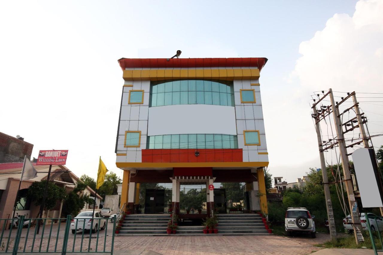 Zirakpur Capital O 10990 Hotel Gobind Regency מראה חיצוני תמונה
