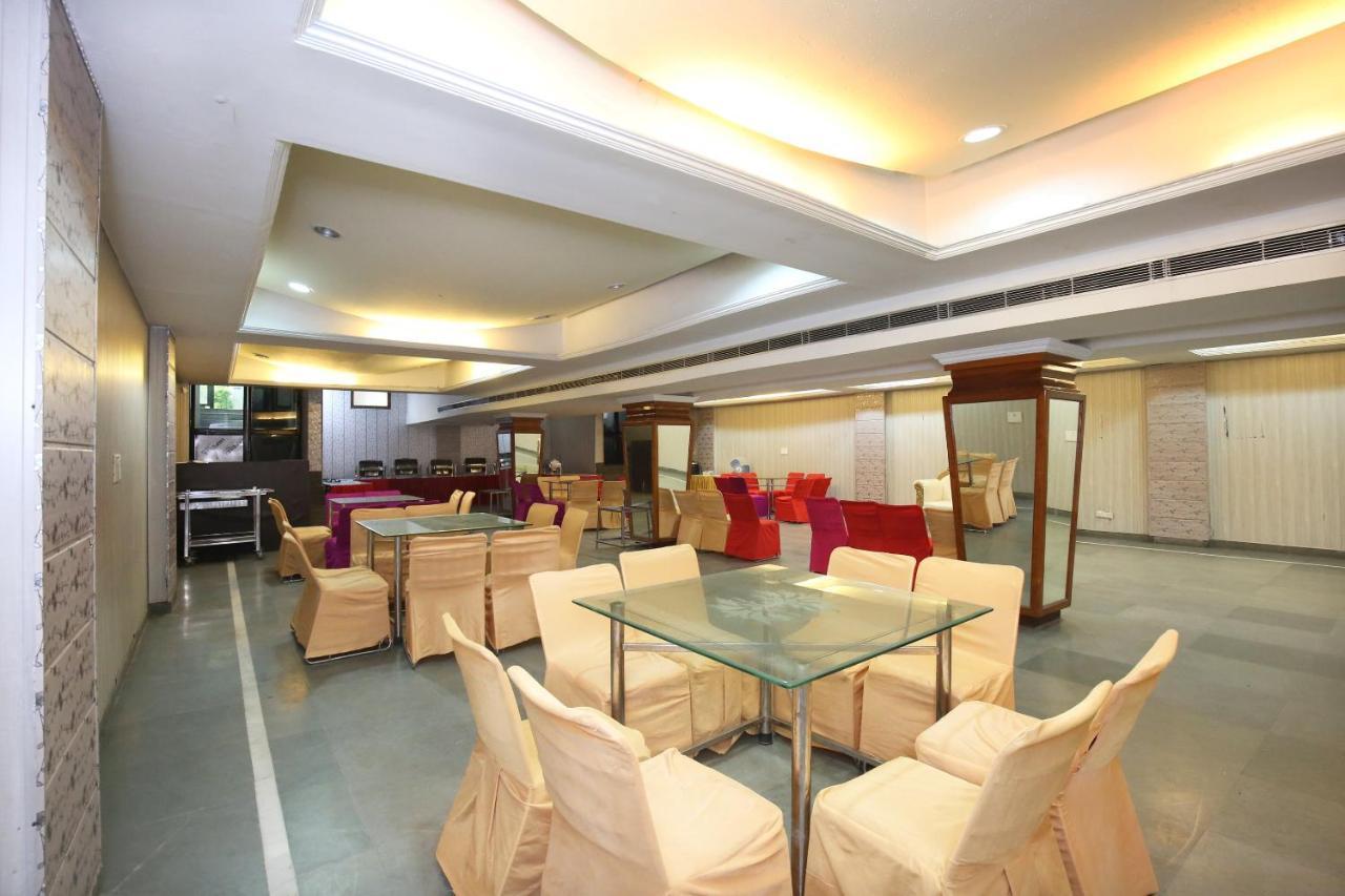 Zirakpur Capital O 10990 Hotel Gobind Regency מראה חיצוני תמונה