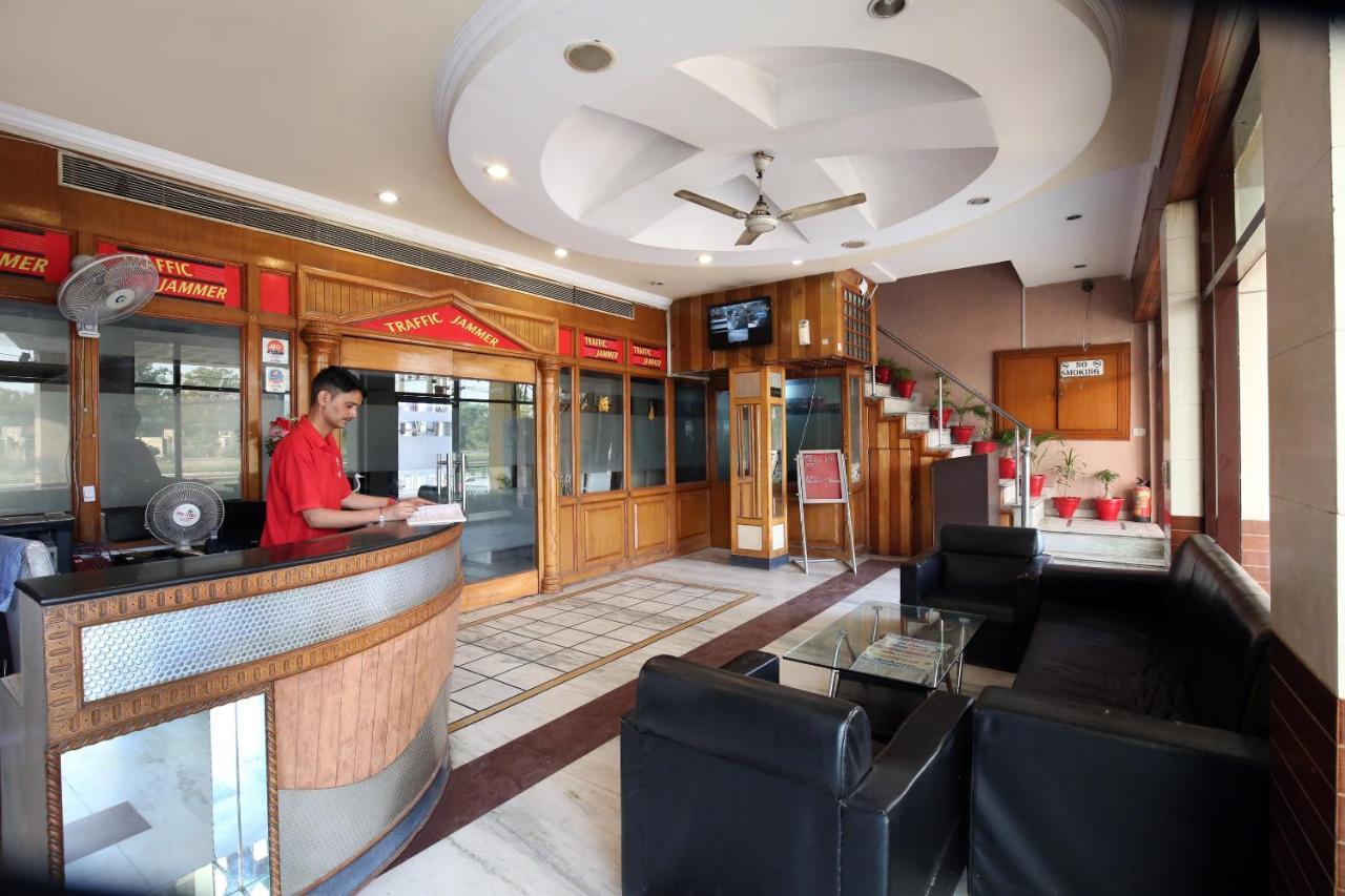 Zirakpur Capital O 10990 Hotel Gobind Regency מראה חיצוני תמונה